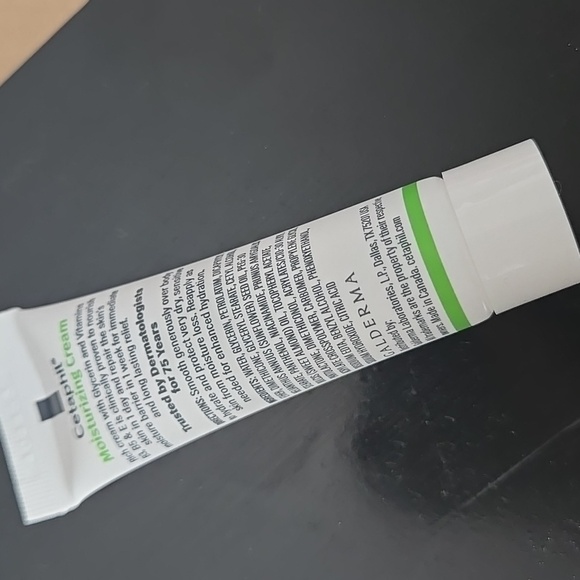 Cetaphil Moisturizing Cream for Dry Sensitive Skin .035 Oz Sample Travel Size - Picture 5 of 9